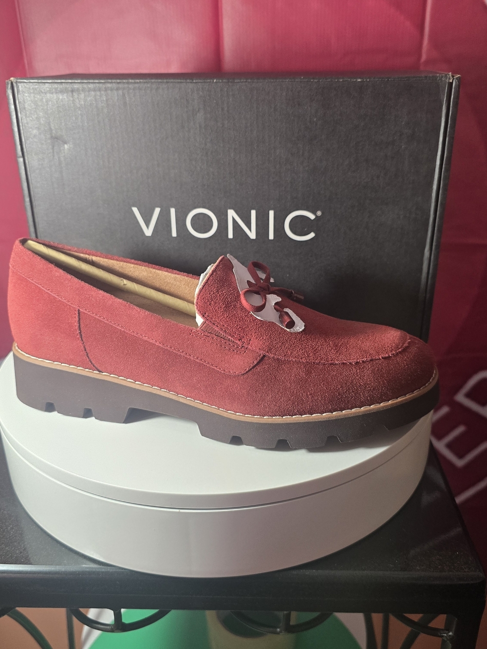 Vionic Women's Red Suede Lug Sole Loafer 7 M